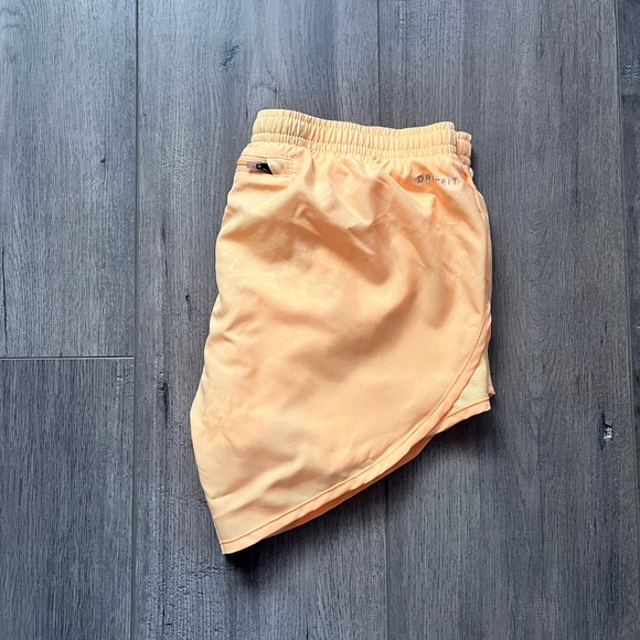 Women Nike Dri fit shorts - Picture 8 of 8